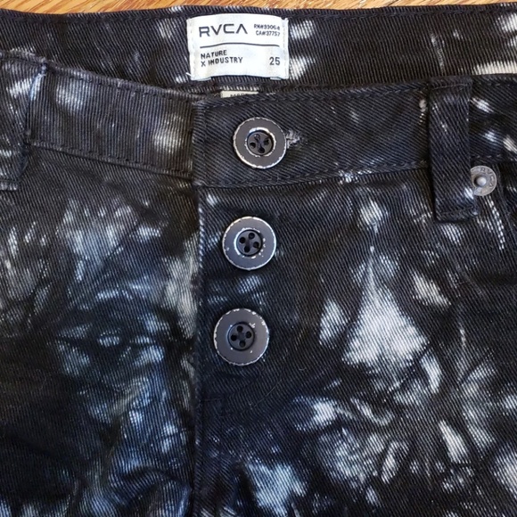 RVCA shorts - Picture 2 of 4